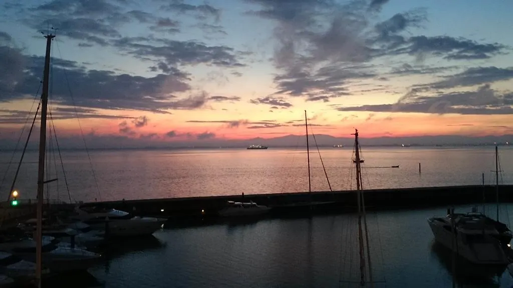 Aparthotel Profolio @ Straits Quay Tanjung Tokong 3*,